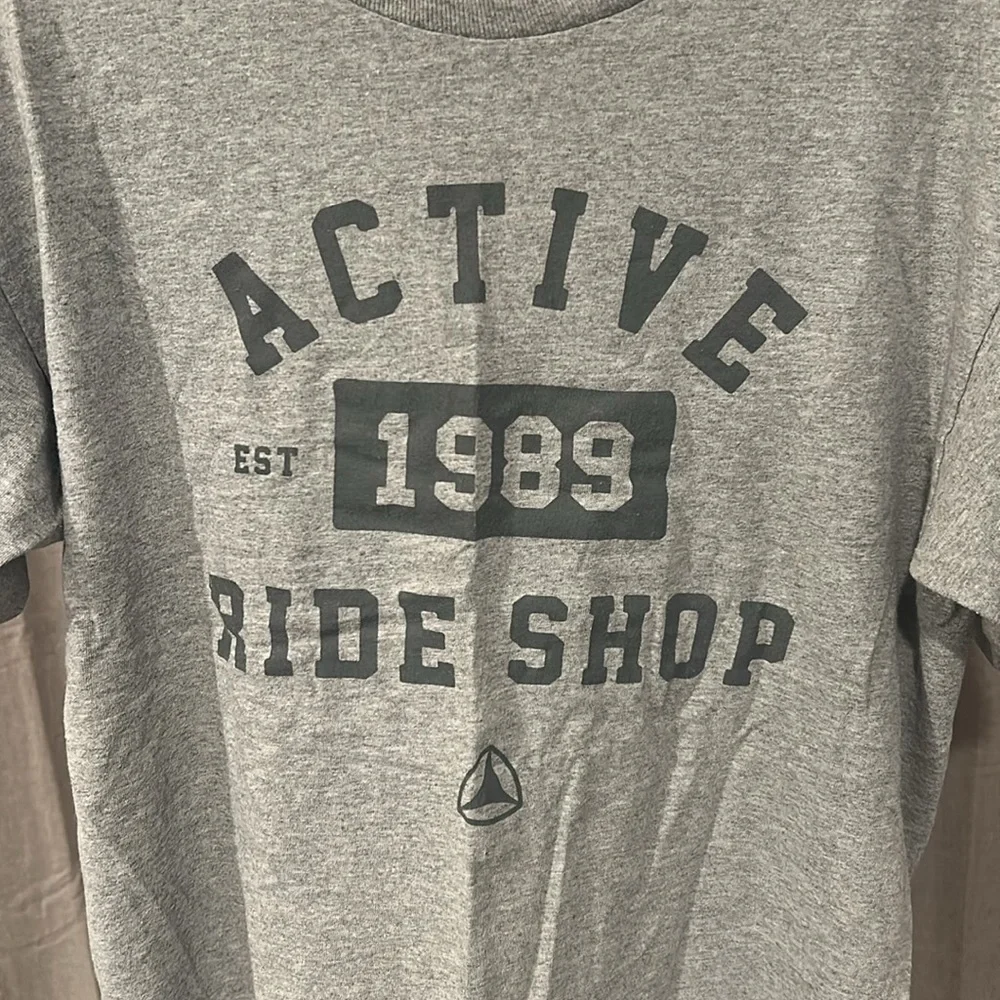 Active Ride‎ Shop Gray Short Sleeve Tee - Picture 3 of 5